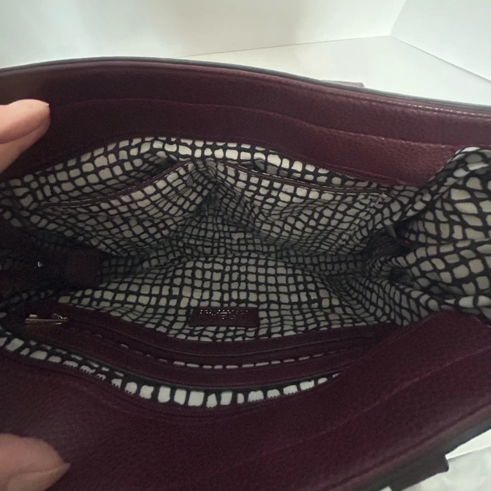 Urban Expressions Vegan Pebble Leather Handbag‎ Crossbody Burgundy Merlo Bag EUC